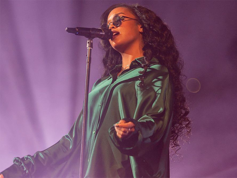 H.E.R. at Moda Center H.E.R. at Moda Center