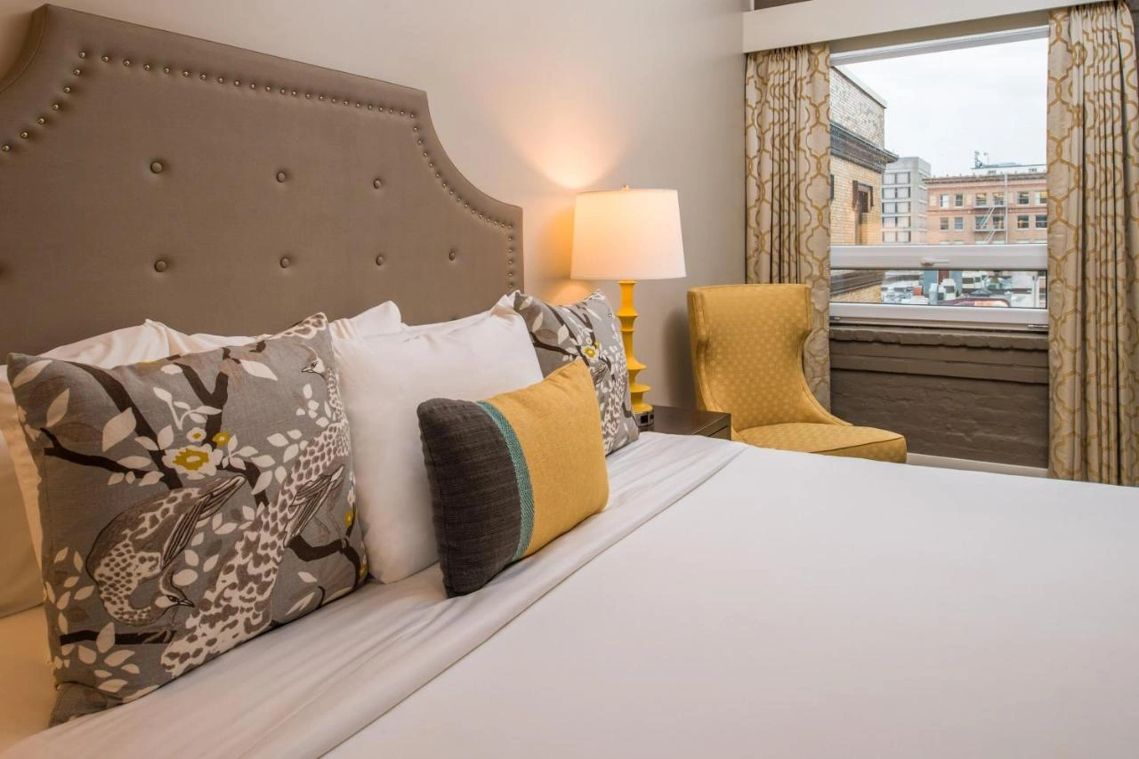 Mark Spencer Hotel